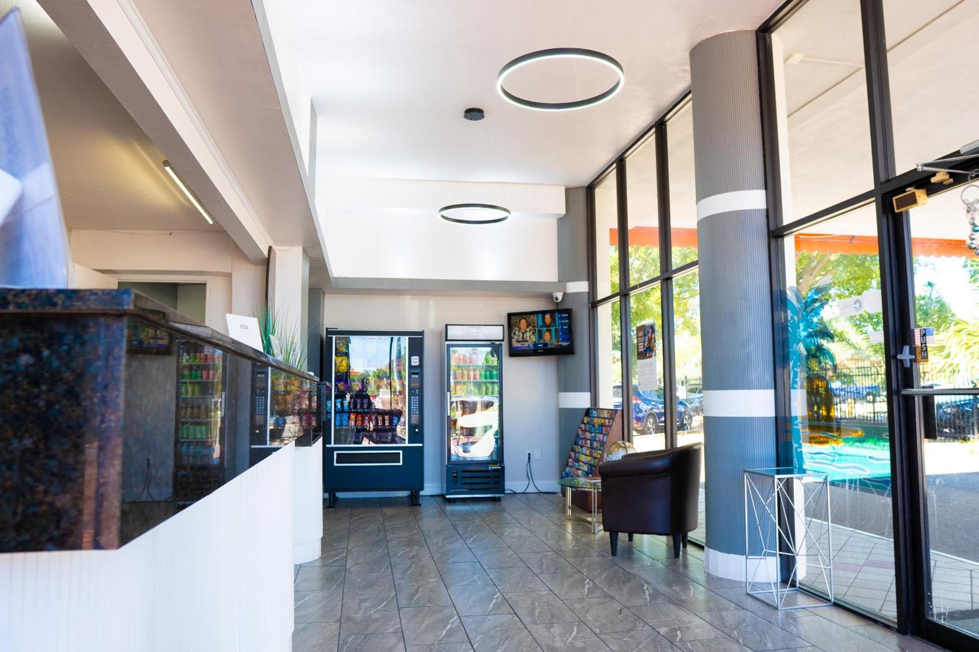 Howard Johnson By Wyndham Clearwater - Dunedin מראה חיצוני תמונה
