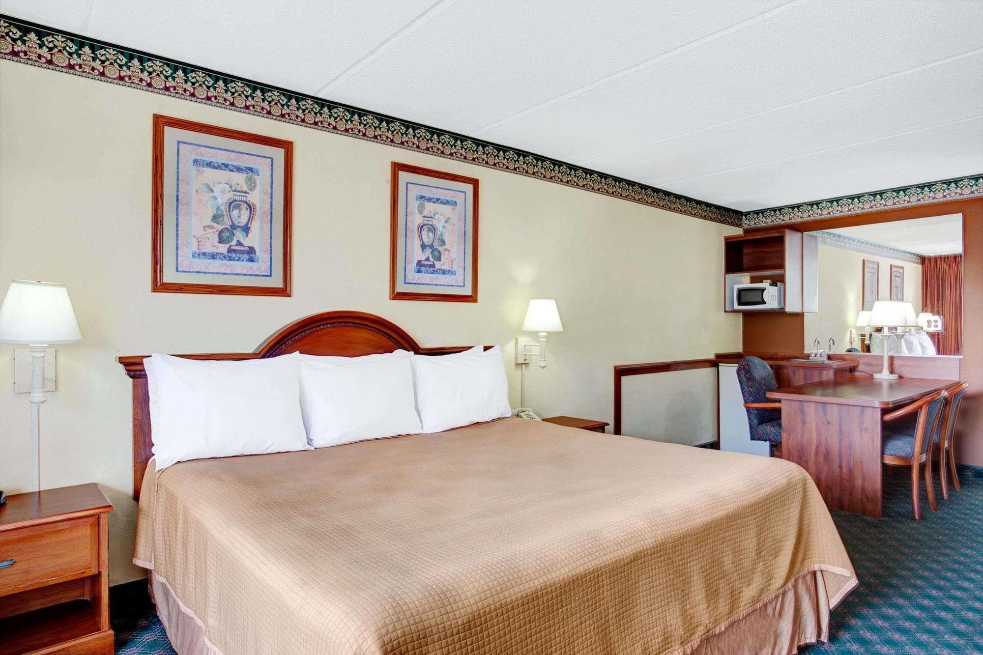 Howard Johnson By Wyndham Clearwater - Dunedin מראה חיצוני תמונה